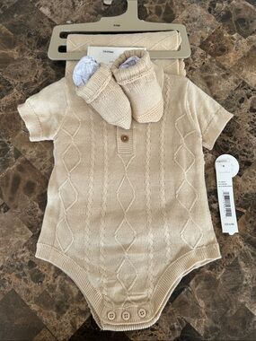 NWT 🆕 Cable Knit 3-piece Baby Set Beige for Photoshoot 6-9 months